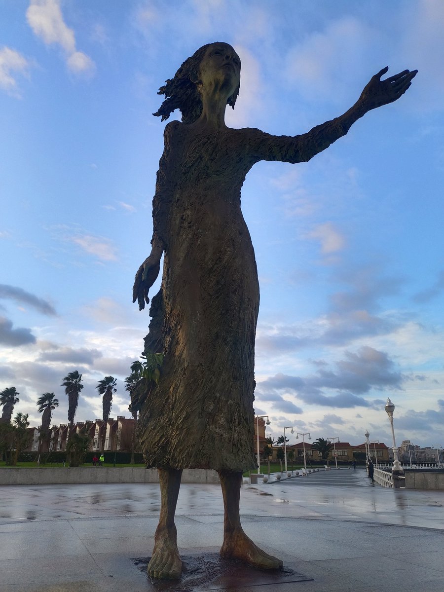 MRubio_2's tweet photo. Muy buenos días a todos! Aquí de vuelta tras unos días en Gijón. Primera visita a una ciudad preciosa, con unos paisajes verdes maravillosos donde he comido de manera espectacular!
Mucho ánimo a todos y al lío 💪🏽 https://t.co/nmfLPM8ja3
