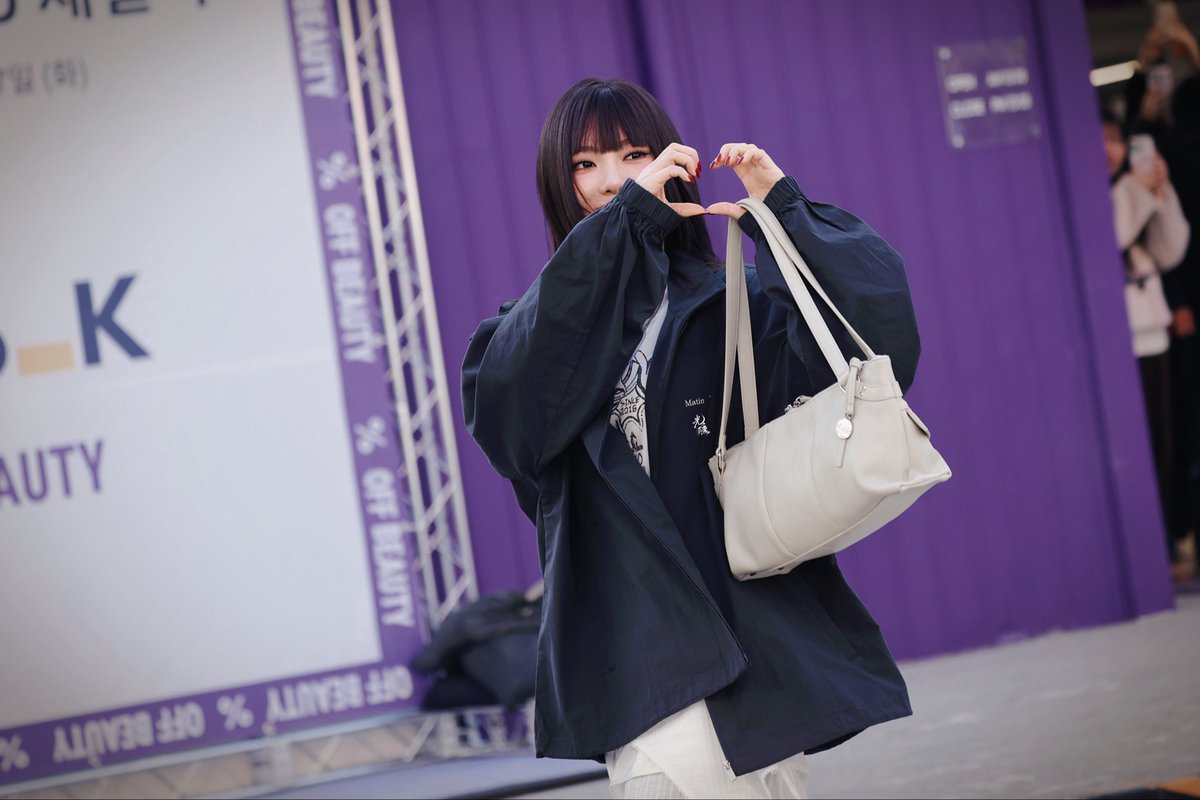 GUANGXUN1023's tweet photo. 260127💼

#NINGNING #닝닝 #宁宁
 ​​​#宁艺卓 #ニンニン
 #aespa #에스파 https://t.co/a6em00ve63