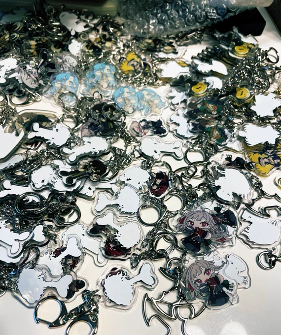さすがに所持したことない量のアクキーが手元にある。おもしろい