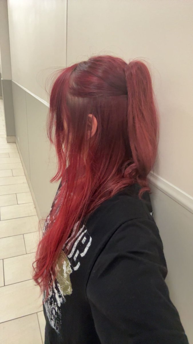 cherikyya's tweet photo. Stop bc I need this color back rn😔 #ilovered https://t.co/0GPVeWABmP