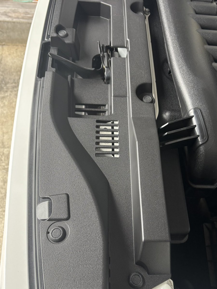 OMI57986710's tweet image. おじさんの独り言

裏方

いつも表ばかり磨き輝かせて裏方さんは無視ですか⁉️
これも洗車‼️
汚れと水垢を落として綺麗にしました✨
艶出ません😭
これ弾くのか⁉️
ここは開けないと誰も見ないけど朝から頑張ったので載せますね😅
う〜ん、癖になりそう😝
楽しい🤗

#BLASK
#ナノトラクション
#PROVIDE