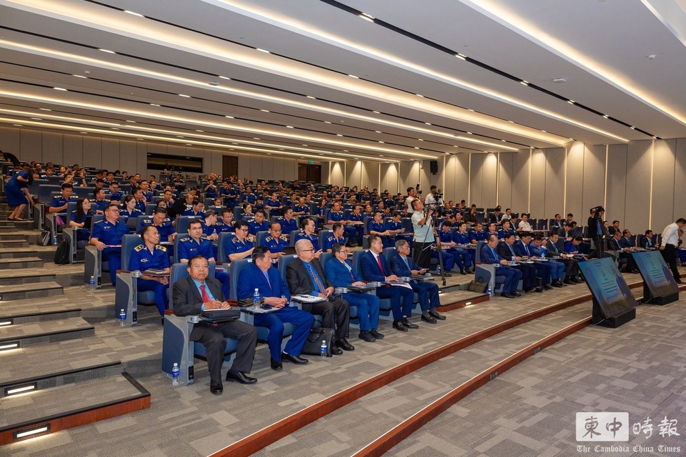 【2025年税收超35.7亿美元  同比增长逾3%】

柬埔寨国家税务总局（GDT）宣布，2025年全年为国家财政征收的各类税款总额保持稳健增长态势，显示出国家税收体系在面对外部经济压力时仍具备较强韧性，为国家预算提供了坚实的资金保障。

新闻链接：cc-times.com/posts/31091