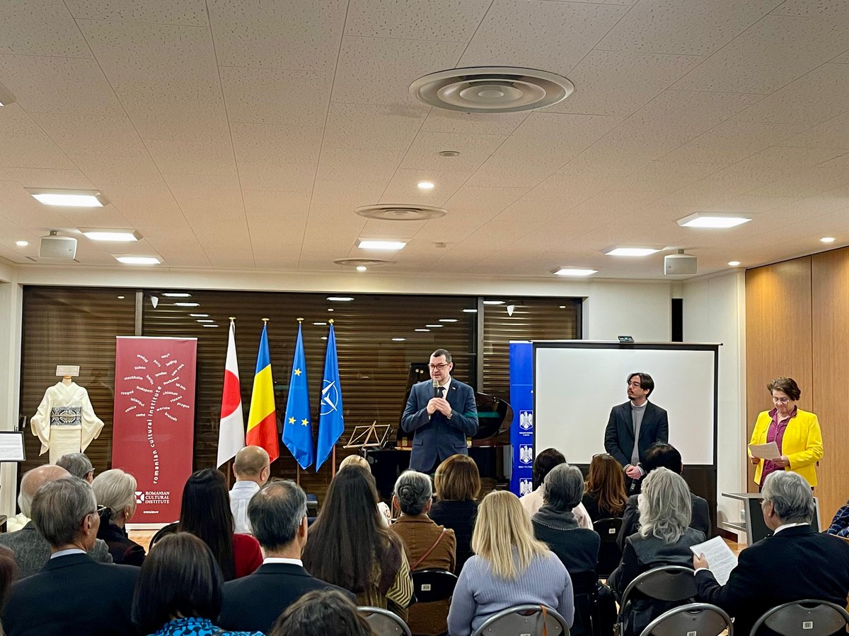 AmbRaetchi's tweet image. ルーマニア文化学院東京支部の尽力により、ルーマニア大使館で、文化イベントを開催いたしました。ドキュメンタリー映画「エミネスク・ヴェロニカ・クレアンガ」（1914年制作、オクタヴ・ミナル監督）の上映は、2025年に「宵の明星…