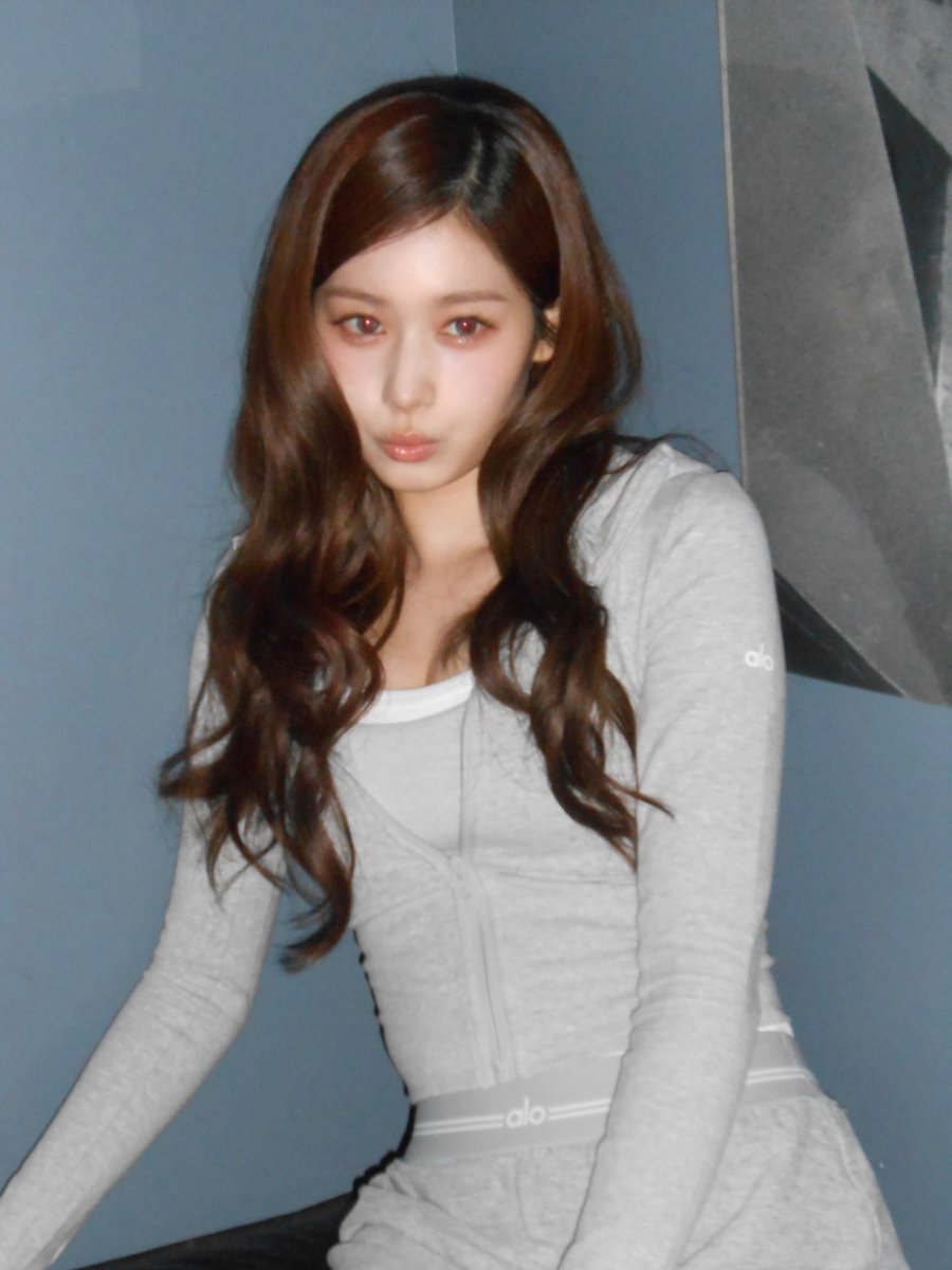 twicepopbase's tweet image. TWICE’s Sana looks like a stunning goddess sent from the heavens above in recent photos.