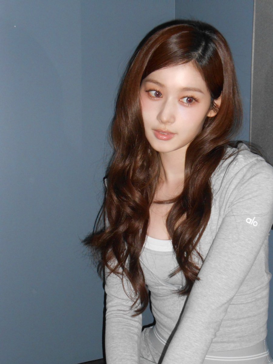 twicepopbase's tweet image. TWICE’s Sana looks like a stunning goddess sent from the heavens above in recent photos.