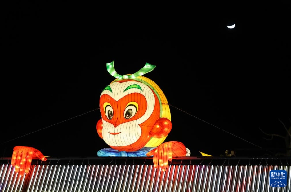 PeopleChina's tweet photo. 北京世園国際観光リゾート区で1月23日から3月8日まで、「北京のランタンフェスティバル『天宮灯会』が幕を開けました～アニメ映画「大鬧天宮（大暴れ孫悟空）」の幻想的な世界が夜空とＳＮＳに映えます！ https://t.co/YkTCZ0WFiS