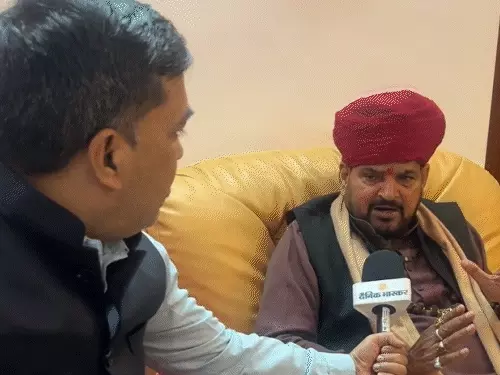बृजभूषण बोले- अयोध्या पर विनय कटियार का पहला हक:ब्राह्मण आपस में बैठ गए, सुख-दुख शेयर कर लिए तो इसमें दिक्कत क्या है
पूरा इंटरव्यू पढ़िए और सुनिए-bhaskar.com/local/uttar-pr…