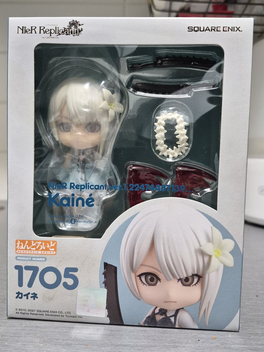 ParoVT's tweet image. "Oh, Shadowlord, I love you Shadowlord. Come over here and give Weiss a big sloppy kiss, Shadowlord."