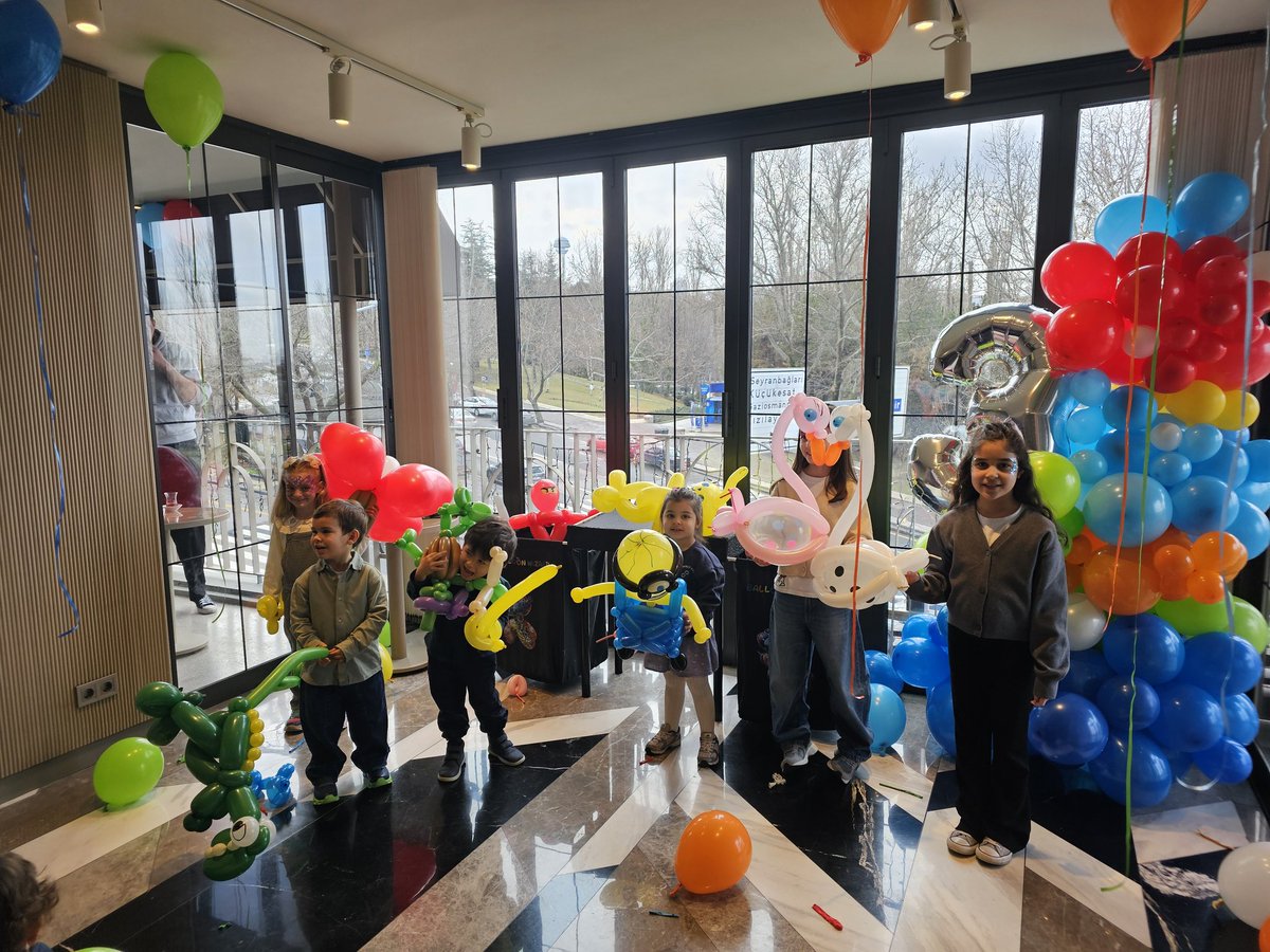 DreamLineEvent's tweet photo. #balon #türkiyebalonshow #balloonshow #ankarabalongösterisi #balonshow #şenlik #eğlence #partyshow  #doğumgünü #yaşgünü #balonkatlamagosterisi  #happybirthday #sosisbalonshow #özelgünler #sahnegösterileri #çocuketkinlikleri #balonx #eşrefakca https://t.co/nB44F0sjA3