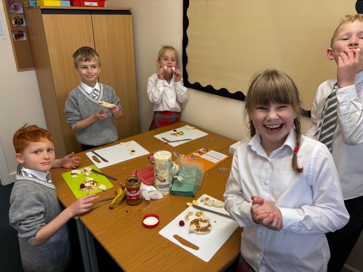 DurlstonMiddle's tweet photo. #DurlstonYr3 are loving Pugs of the Frozen North βοΈπΎ
Pug-themed food creations + happy smiles = a great day of learning π
#DurlstonCreate
#DurlstonFamily https://t.co/nzxS4llZF9