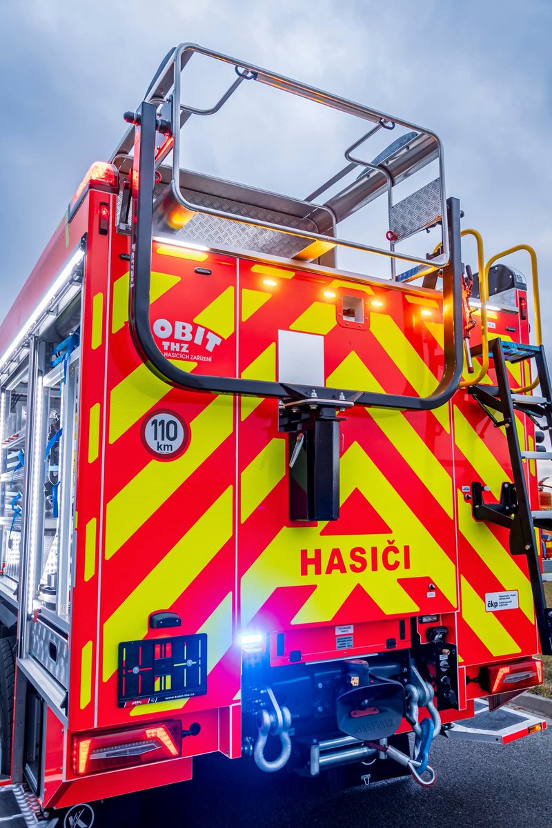 #MardiBestiole

​On vous présente le TA S2 sur châssis <a href="/ScaniaFrance/">Scania France</a> G 460 4×4 XT (460 ch) carrossé par #Kobit. Urbain ou TT, rien ne l'arrête !
​Ses atouts :
Grue FASSI F185 (4,1t de levage, portée 13,4m)
Double treuil Come-Up Bison (jusqu’à 13,6t)
Mât d'💡 LED &amp; nacelle 2 pers.