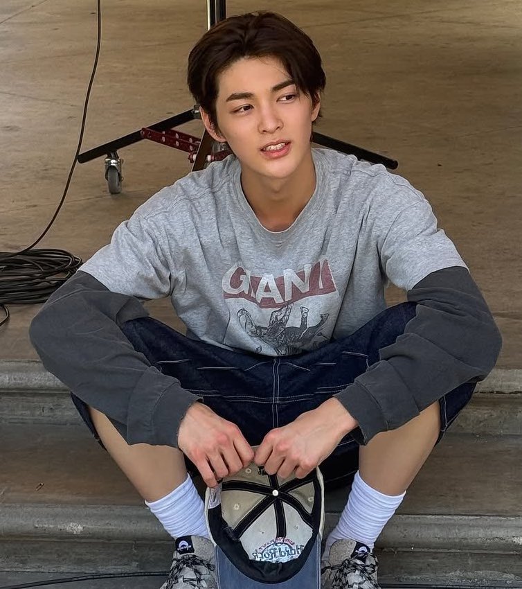 jjuhoouism's tweet image. “konoya can we go..”                      “aniani.”
“konoya can we buy..”
“konoya can we visit..”
“konoya can we eat..”              (still does it)