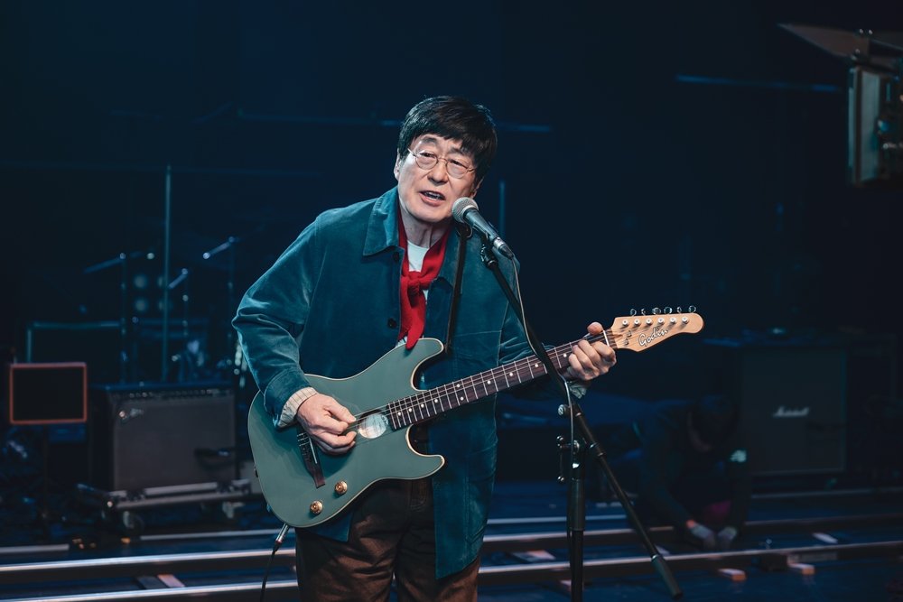 김창완 "이승윤, 내 배로 낳은 아들 같아…너무 예쁘다" 
#김창완 #KimChangwan #Seventy #세븐티 #김창완밴드 
#밴드음악 #이승윤 #LeeSeungyoon #후배 #iMBC연예 

밴드 음악은 발라드, 랩, 아이돌 음악에 밀려 비주류 장르로 구분되기도 했지만, 요즘은 K팝 신에서 빼놓고 말할 수 없는 대표적인