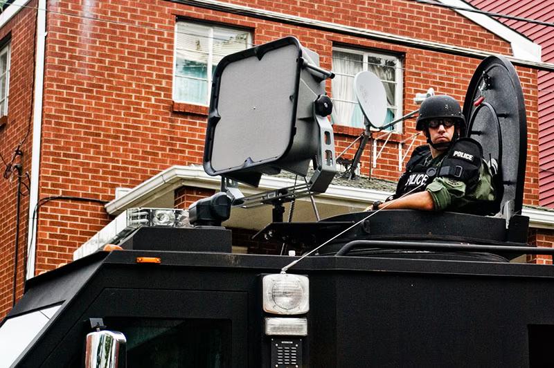 mk77_williepete's tweet image. #Minnesota State Police, deploying #LRAD in #Minneapolis'tan?
We told you @POTUS #Trump47 was going to make #MN's #TamponTim #TimWalz his bitch.