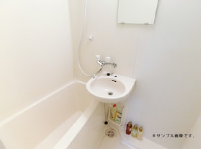oki_chu_okinawa's tweet photo. 🌞沖縄県物件情報
🏠 ポルトウール
📍沖縄県那覇市前島
💰 家賃：6万3500円
✨ おすすめポイント
「エレベーター/家具・家電付/エアコン/BS/バストイレ別/敷金不要/外国人可」

🚌交通
沖縄都市モノレール県庁前駅徒歩15分
沖縄都市モノレール旭橋駅徒歩20分
#沖縄賃貸 #���介手数料半額 #那覇市 https://t.co/Kffv4mjeku