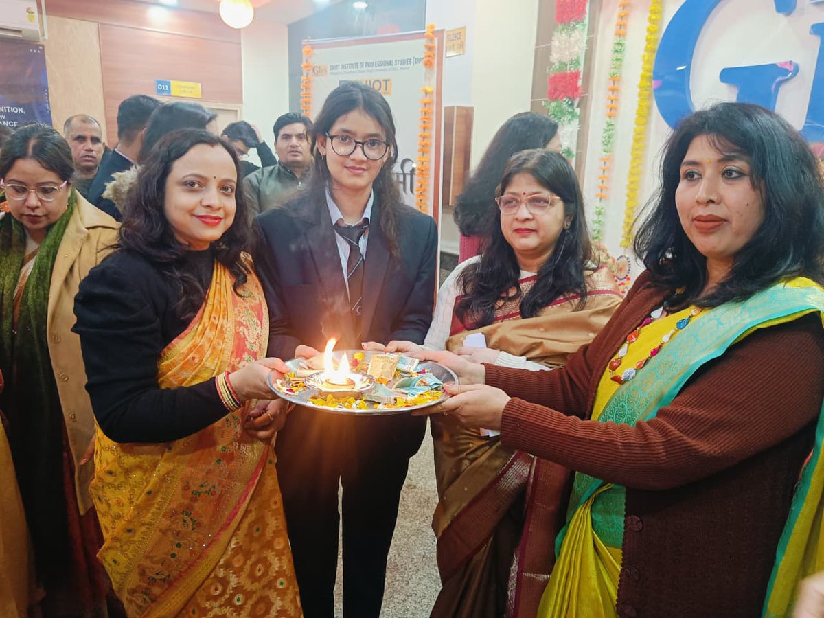 GNIOTCollege's tweet image. GIPS celebrated Basant Panchami with Saraswati Vandana and prayers, embracing the spirit of learning, creativity, and spiritual harmony.
 #BasantPanchami #FestivalOfLearning #GIPS
