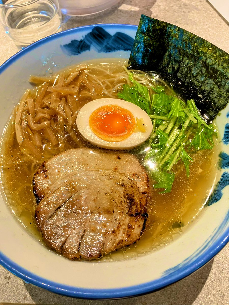 akudaikanZ's tweet image. 火の昼餉🔥 弐ノ型🍜😈✨️

#AFURI #阿夫利 

🌟柚子塩らーめん
🌟炙りコロチャーシュー飯

めっちゃお久しぶり大根❣️
恵比寿しか逝った事なかたケロ🐸
#有楽町 に出店してたの、
知らんかったんです😂

いやぁ☺️呑みすぎた翌日にゃ
染みまするなぁ🫠💕

ご馳走様でしたぁ😋🙏✨️