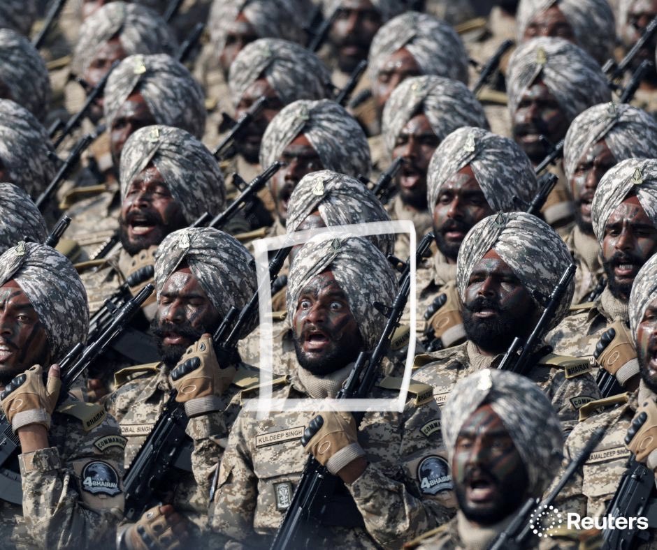Watch the EYES 🚨👀

Cross border enemies are shivering in their boots.
4 Bhairav Battalion of The Sikh Light Infantry Regiment for you, Folks.🇮🇳

Sikh Soldiers march during the Republic Day parade in New Delhi as We celebrated its 77th Republic Day with a grand parade.