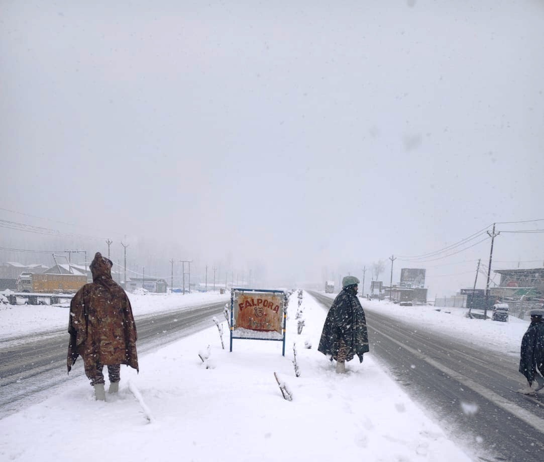 46 BN CRPF “Standing firm on security duty amid harsh winter and snowbound conditions, safeguarding every moment with vigilance, discipline, and unwavering resolve.” <a href="/crpfindia/">🇮🇳CRPF🇮🇳</a> <a href="/crpfddn/">UTTARAKHAND SECTOR, C.R.P.F.</a> <a href="/KOSCRPF/">Kashmir Ops Sector, CRPF</a>