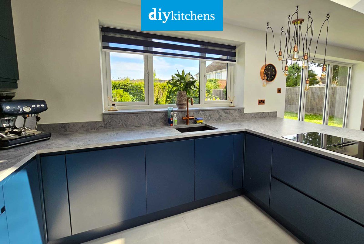 DIY_Kitchens's tweet photo. 🌟 Jonathan &amp; Chelcie from Kent shows us their completed Innova Luca Cobham Blue Handleless #kitchen, supplied by DIY Kitchens (Ref:4256) - https://t.co/lMhkfaX2cQ

Visit https://t.co/mDGIyY2X5f to see how much you could save on your dream kitchen! 

#luca #handlelesskitchens https://t.co/kUZf5Q99u6
