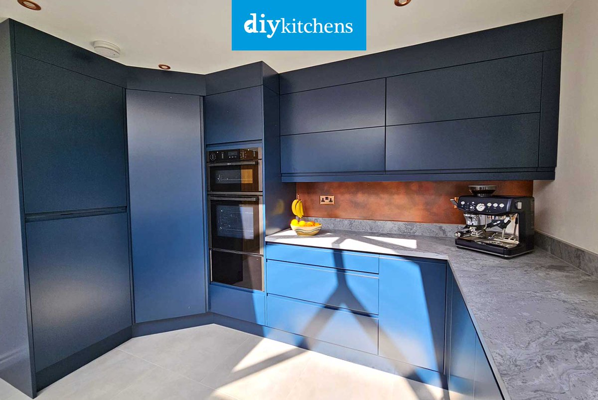 DIY_Kitchens's tweet photo. 🌟 Jonathan &amp; Chelcie from Kent shows us their completed Innova Luca Cobham Blue Handleless #kitchen, supplied by DIY Kitchens (Ref:4256) - https://t.co/lMhkfaX2cQ

Visit https://t.co/mDGIyY2X5f to see how much you could save on your dream kitchen! 

#luca #handlelesskitchens https://t.co/kUZf5Q99u6