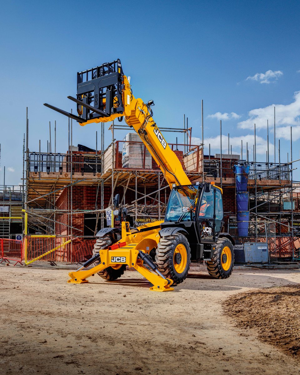 Watling_JCB's tweet photo. Built for busy sites, the JCB 540-10 Hi-Viz Telehandler offers 13.78 m lift height, up to 4,000 kg lift capacity and 9.7 m reach, combining visibility, control and on-site performance.
📞 01162 863621
🌐 https://t.co/yjuwm4wHd9
#WatlingJCB #JCB #JCBTelehandler https://t.co/82XRBiEvlF