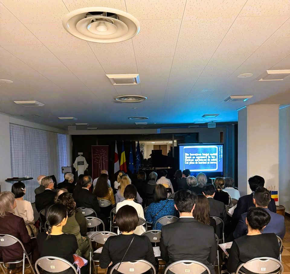 RO_Emb_Japan's tweet image. ルーマニア文化学院は、ルーマニア大使館と共に、「ルーマニア文化の日」を記念する行事を開催いたしました。日本の皆様の芸術や文学に対する高い関心を背景に、文化は引き続きルーマニア外交の重要なコミュニケーション・ベクター（伝達手段）としての役割を担ってまいります。