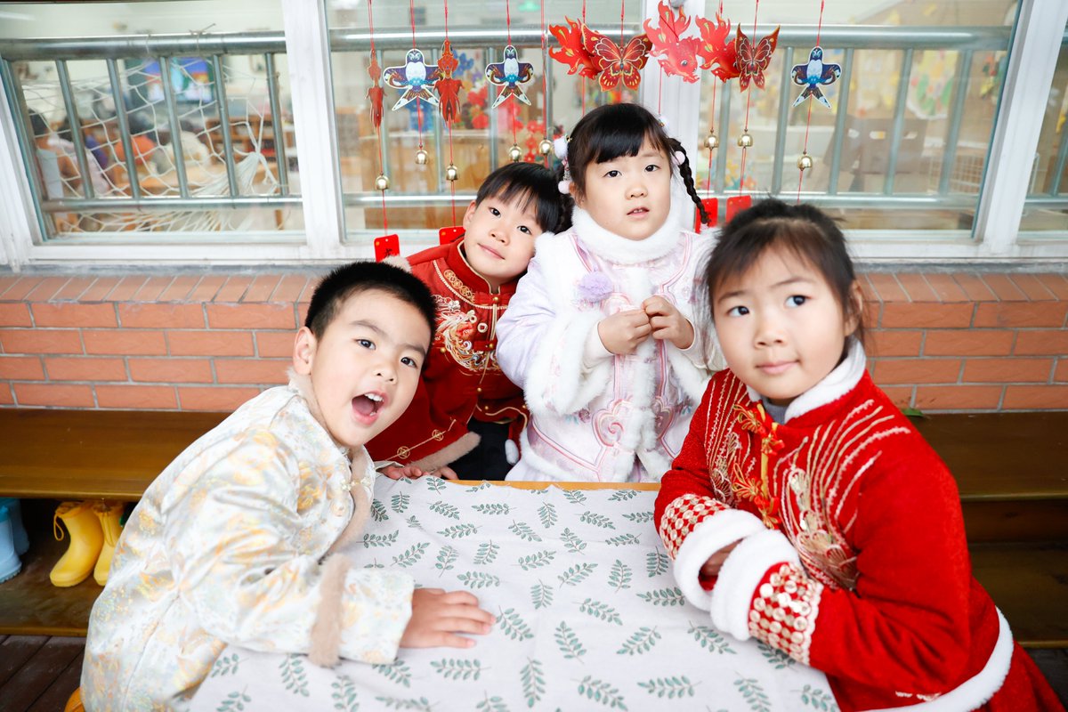 GoSongjiang's tweet photo. The #LabaFestival is a traditional #folk festival in #China. As the saying goes, "Once #Laba is over, the New Year is at hand." In #Songjiang, children are learning to make the festival's characteristic Laba porridge, joyfully welcoming the upcoming #SpringFestival. https://t.co/dzrQJIKx39