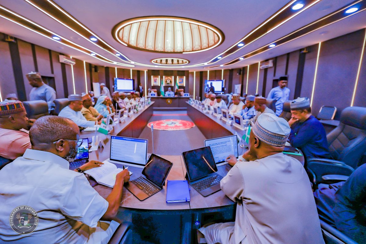 Yesterday, I was honored to join His Excellency, Governor <a href="/daudalawal_/">Dauda Lawal</a> at the council chambers for the regular State Executive Council meeting where issues concerning the development of Zamfara state were discussed.

#RescueMission