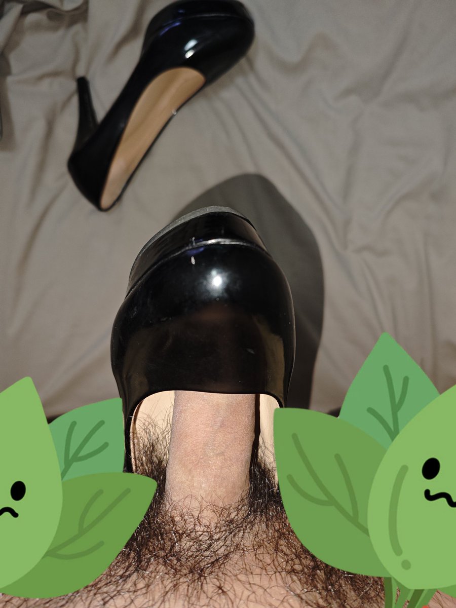 一双看起来很常见的cos万用高跟鞋

#射鞋 #扫楼打胶