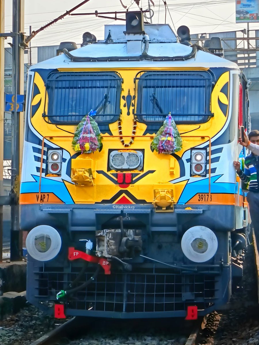 Railvickzy Official tweet media