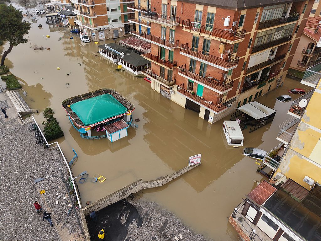 RaiTre's tweet image. Da Minneapolis all’Iran, da Mosca a Gaza: cresce il disordine globale.
Maltempo: ancora disagi soprattutto in Sicilia, Calabria e Sardegna. 
Ne parliamo con #MarcoMinniti @demagistris @sandroiacometti @FedericoRuffo #MonicaGiandotti @JacopoFo
#ReStart @AnnalisaBruchi: 09:45 #Rai3