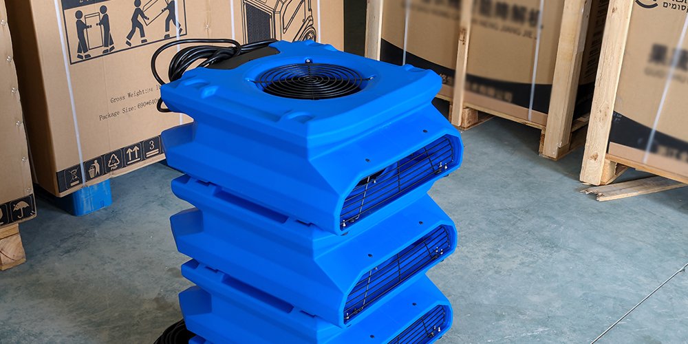 Drying a wet floor quickly requires immediate water removal, aggressive airflow, and controlled humidity.🤖🤖🤖
Drying time drops dramatically when air movers and LGR dehumidifiers are used together.☀️☀️☀️
#dehumidifier #airmover #flooddamage #wetfloor #restoration