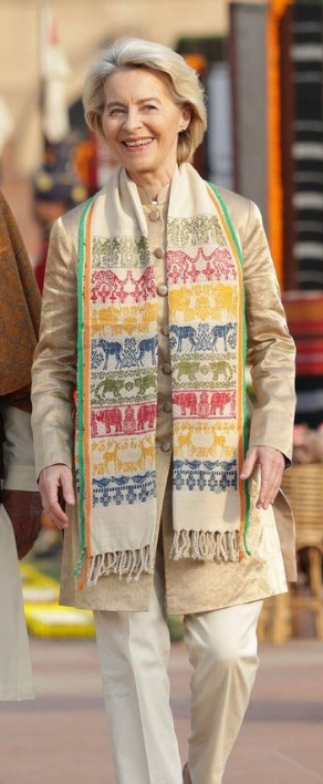 _therealNobody's tweet image. Ursula von der Leyen, little bit like Linda Hamilton