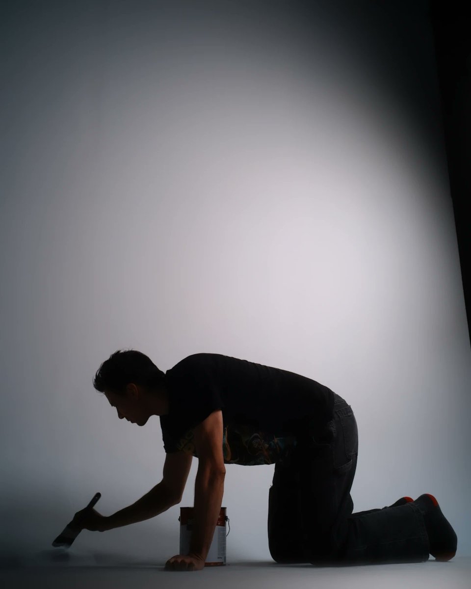 ScottDionBrown's tweet photo. Paint touch-ups on the cyclorama at @GlenmoreRecords Studios.
#photography #vaughan #studio https://t.co/89oC7EATSg