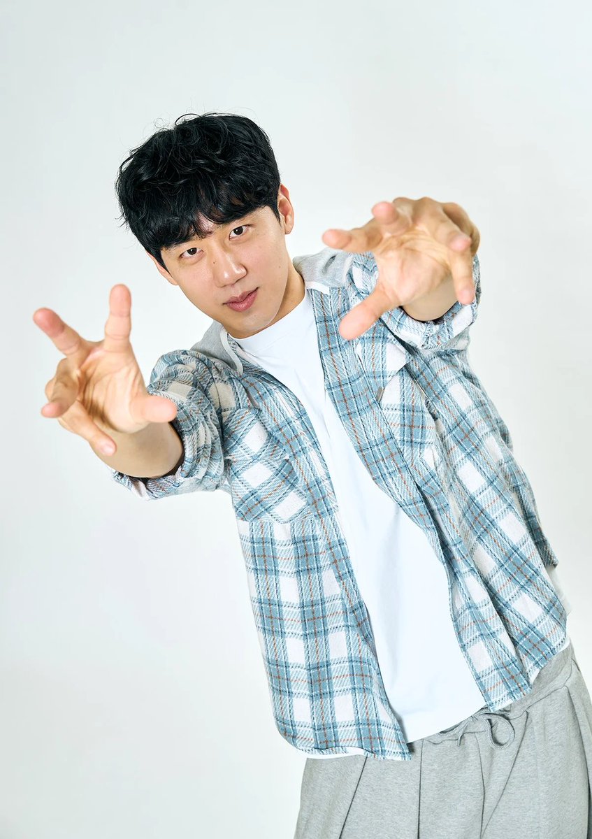 투표 페이지 구경하고 왔는데 혼자만 어떤 컨셉의 사진을 찍어야했던 이유가 궁금해짐...