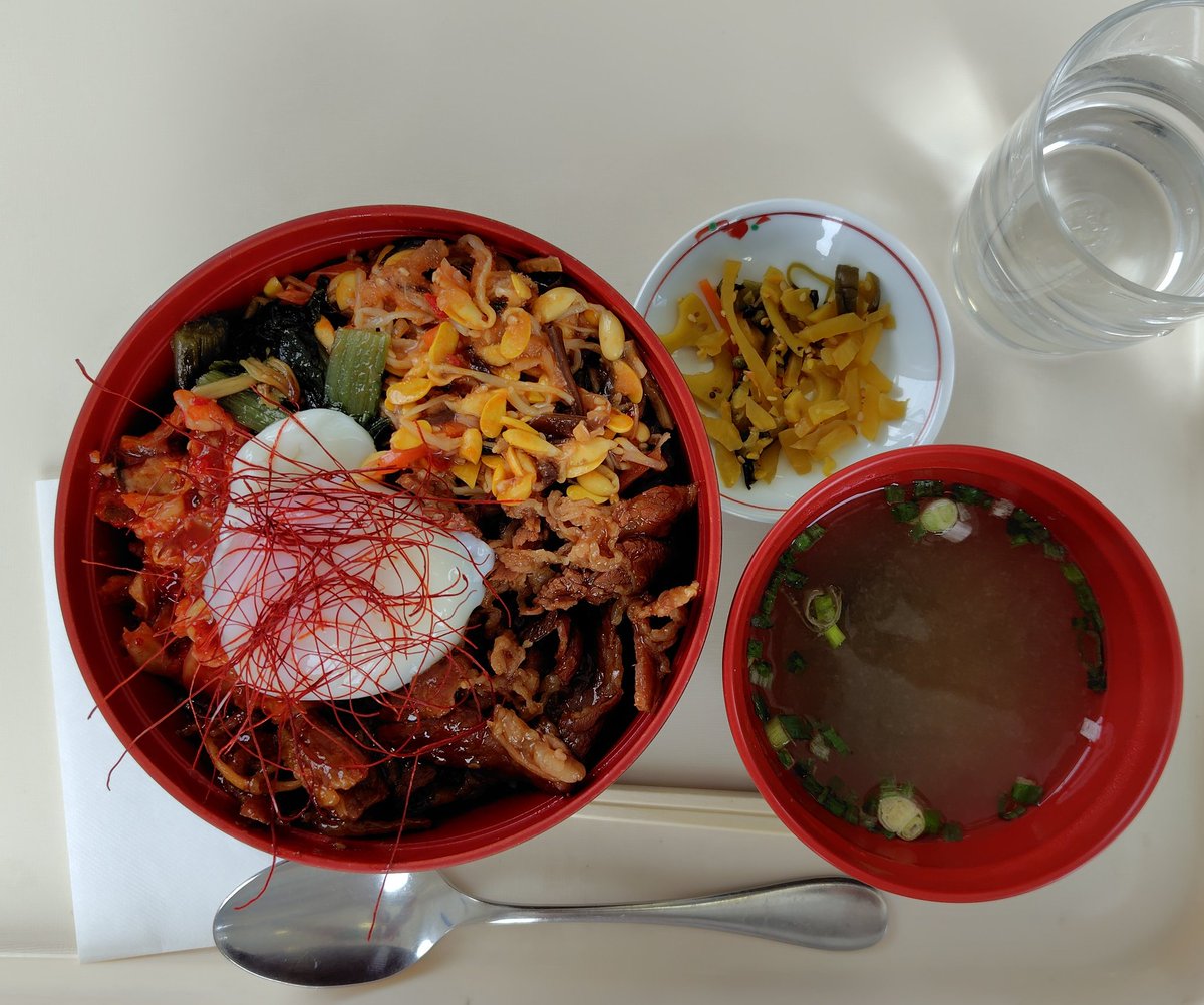 【ビビンバカルビ丼】
うまっうまっ😍
ちょっと、から～い💦白米が別で欲しくなる🍚
#木曽福島スキー場
#HAKUSAN