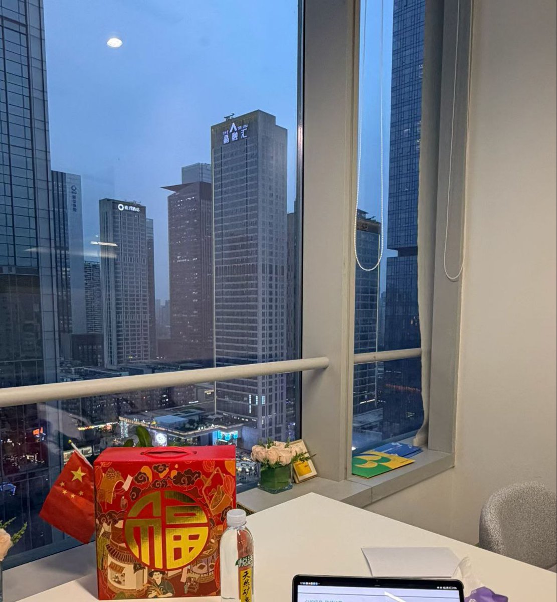 CDPKCM's tweet photo. 忙得天昏地暗日月无光 https://t.co/G4XNzYkH2T