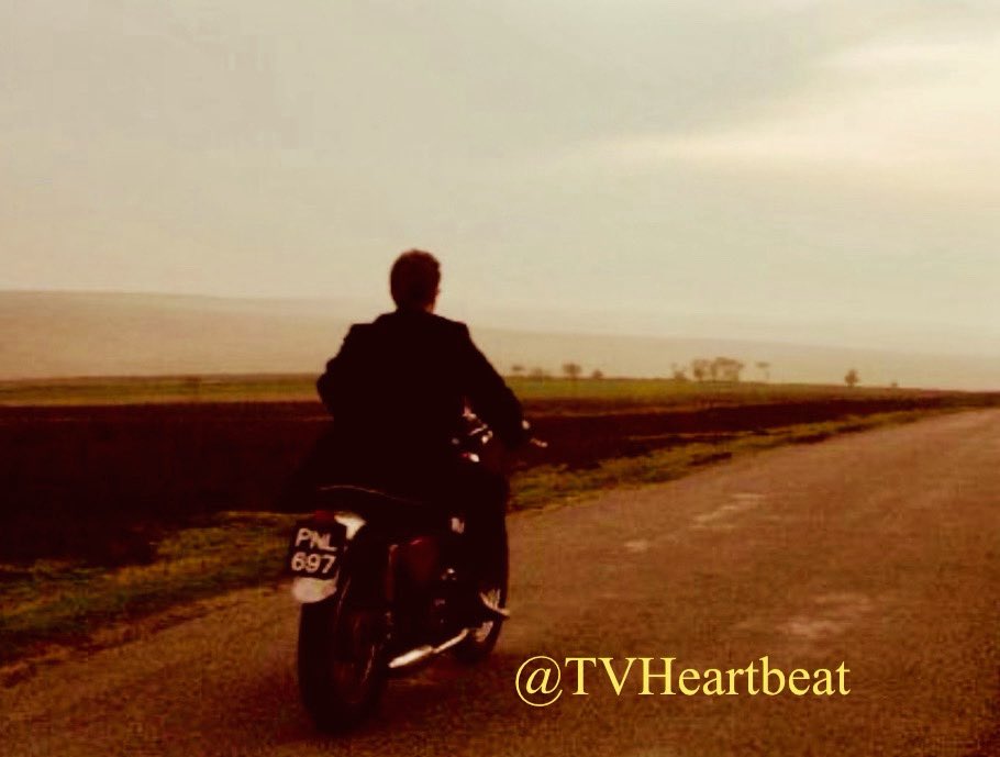 TvHeartbeat's tweet photo. For #TailEndTuesday; #RobWalker leaving #Aidensfield for the last time on his magnificent Matchless.
Series 16, episode ‘Laying the Ghost’ - an excellent series finale and final episode for Rob ❤️ https://t.co/b2eMEjwh42