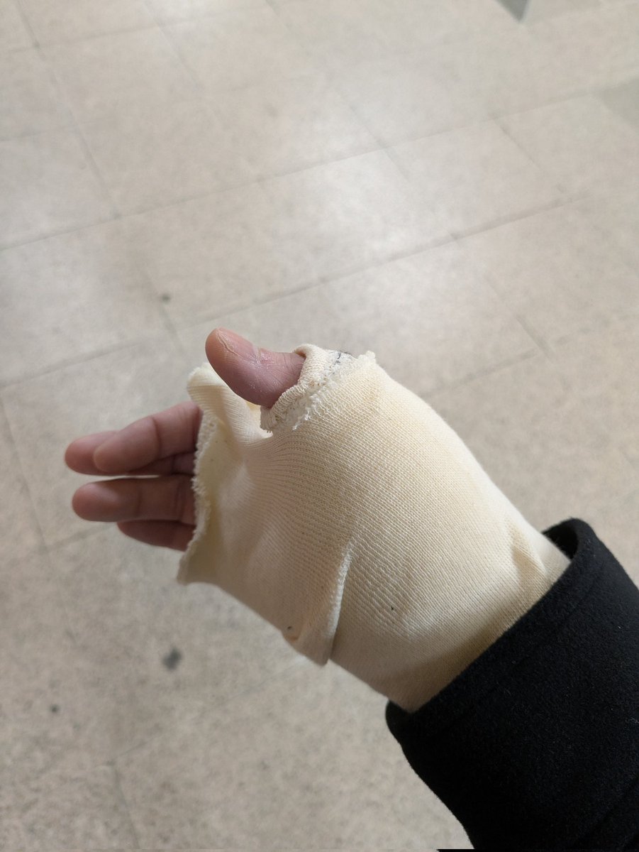 alcas2318's tweet photo. 骨折しました
CODは休止です https://t.co/h7VUFAMjo6