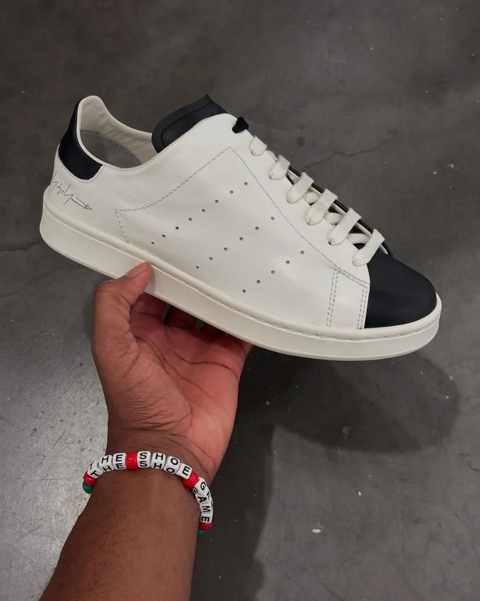 JustFreshKicks tweet media