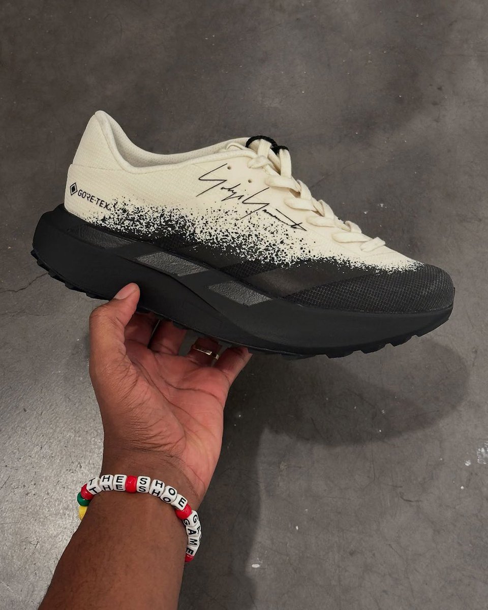 JustFreshKicks tweet media