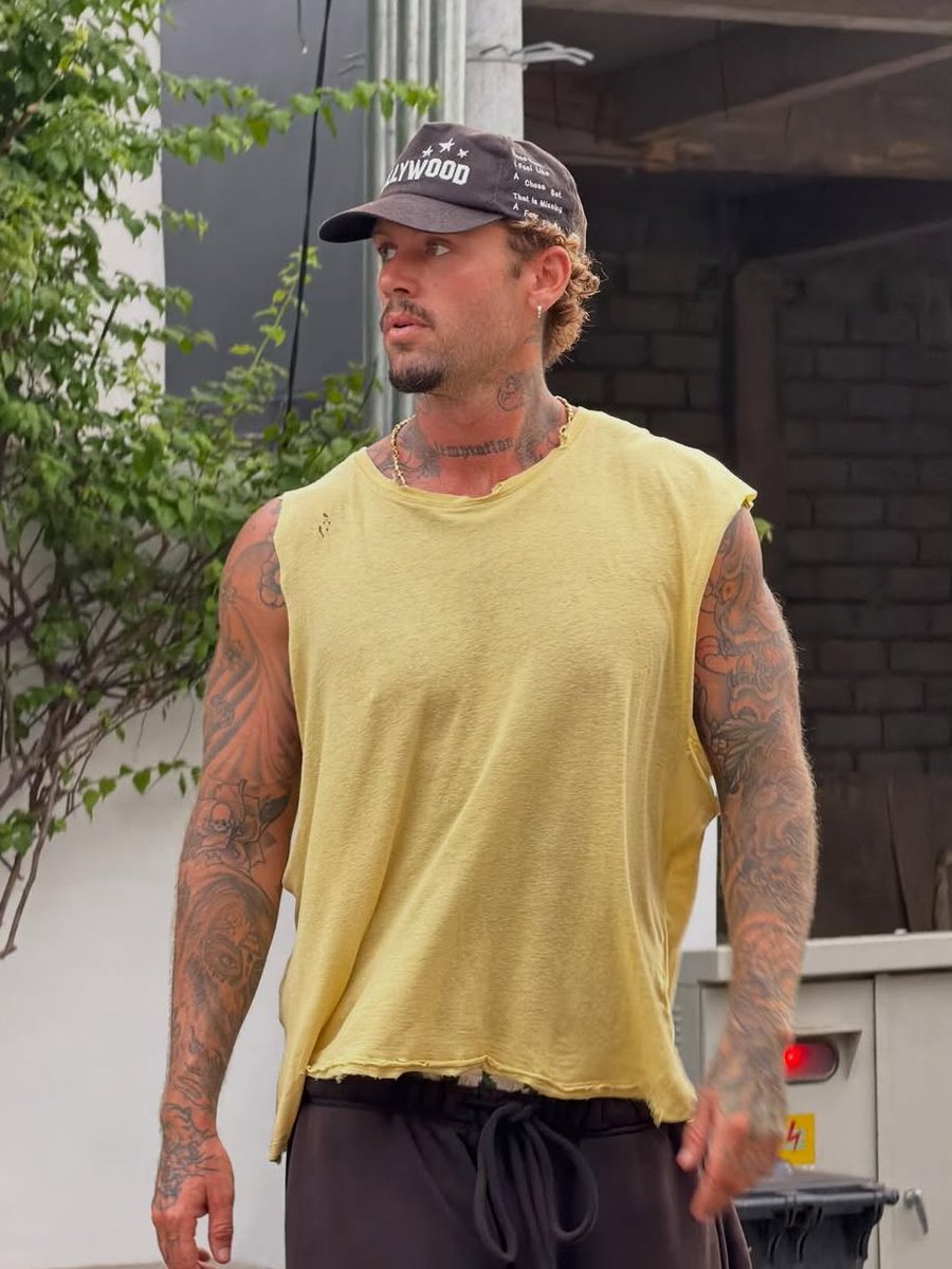 lovsdilfs's tweet image. such a snack