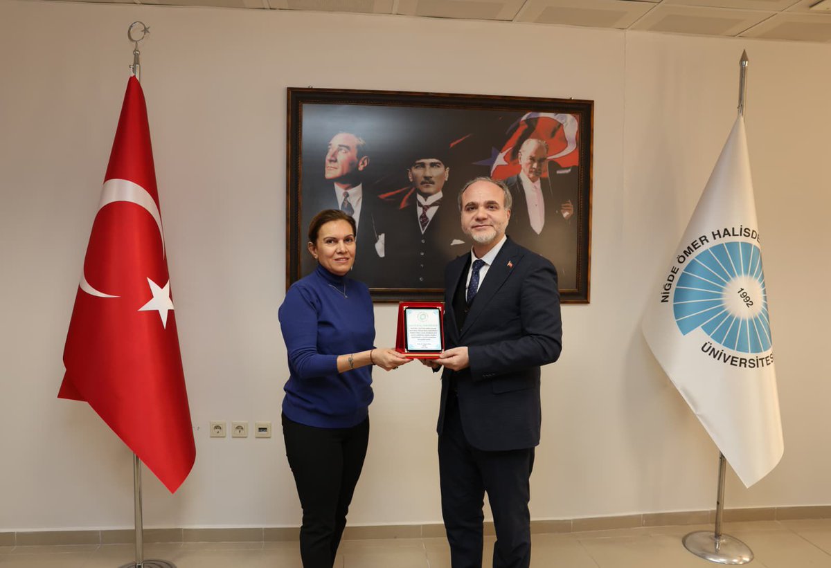 DrHasanUslu's tweet photo. Eğitim Fakültesi Dekanı Prof. Dr. Sn. Bekir Çınar’a, Mimarlık Fakültesi Dekanı Prof. Dr. Sn. Selim Kılıç’a ve Zübeyde Hanım Sağlık Bilimleri Fakültesi Dekanı Prof. Dr. Sn. Nil Bağrıaçık’a görev süreleri boyunca Üniversitemize sundukları kıymetli katkılar için teşekkür ederim. https://t.co/pVauMVH7kx