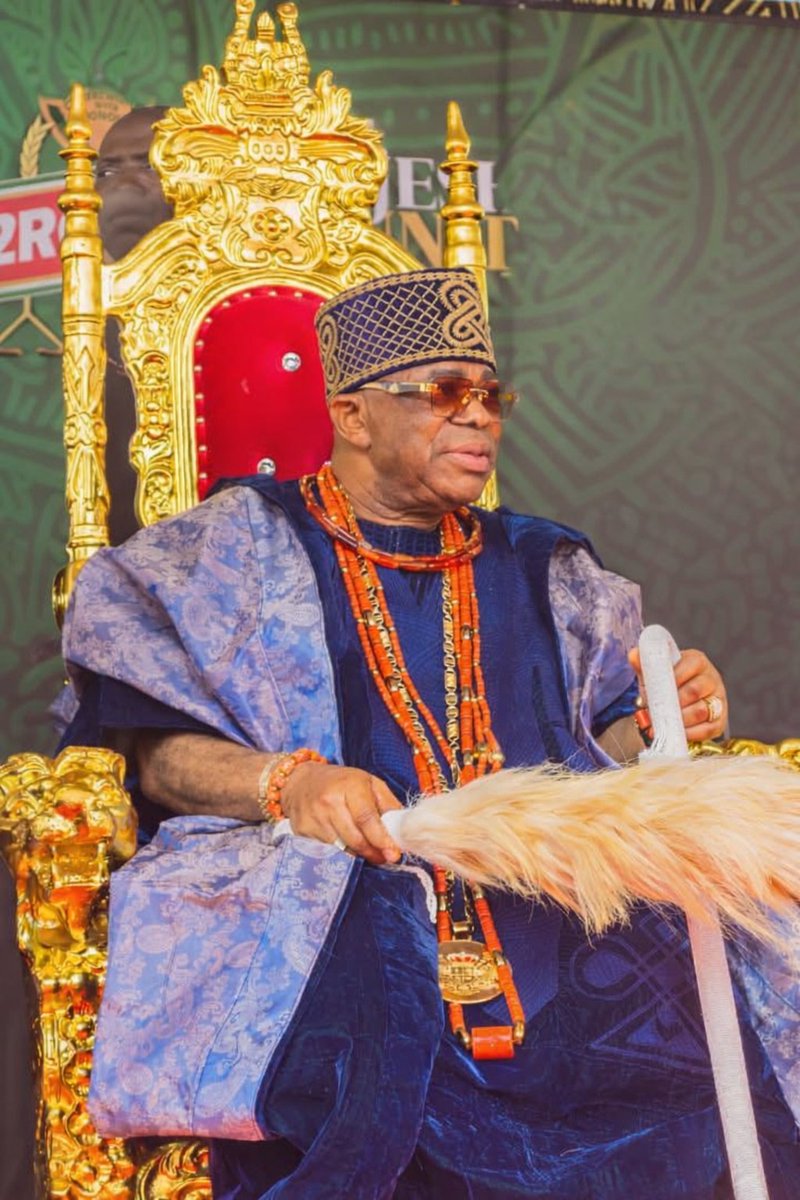 Ijeshatv01's tweet photo. Owa Clement Adesuyi Haastrup, the Owa Obokun Adimula and Paramount Ruler of Ijesaland, has proposed the dualisation of the Ilesa–Osogbo Road as part of efforts to improve connectivity and ease traffic flow with Ilesa city. https://t.co/84lyym7loM