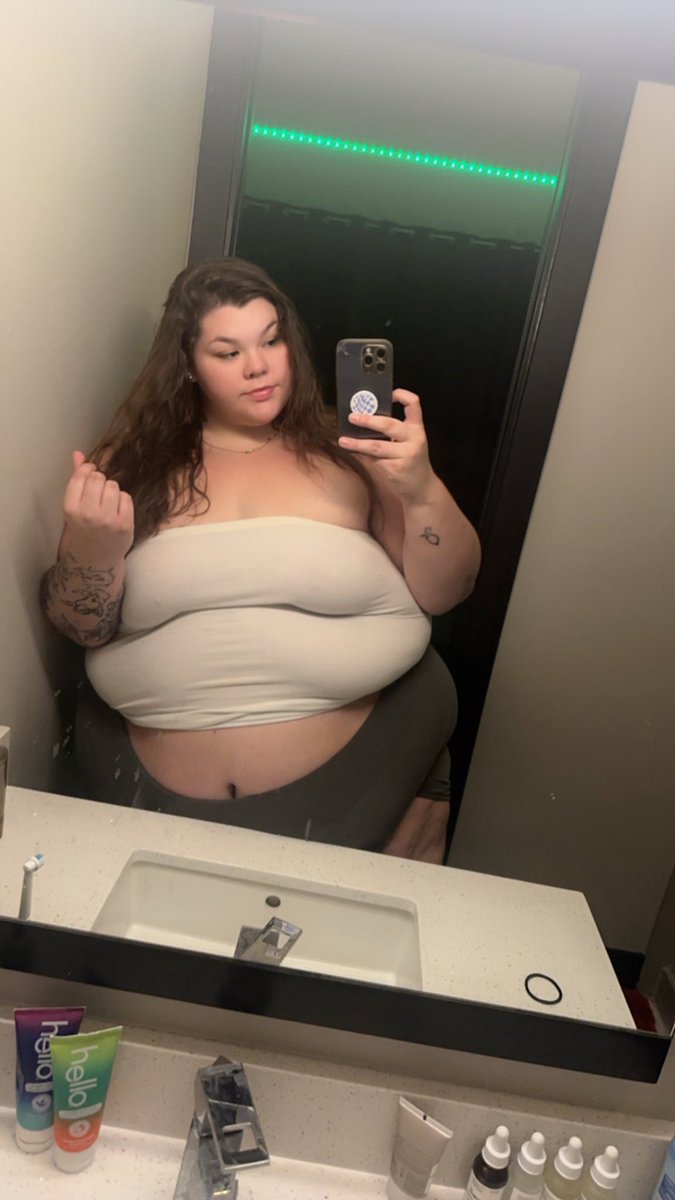 marieisgreedy's tweet image. is a chubby body a dealbreaker? be honest