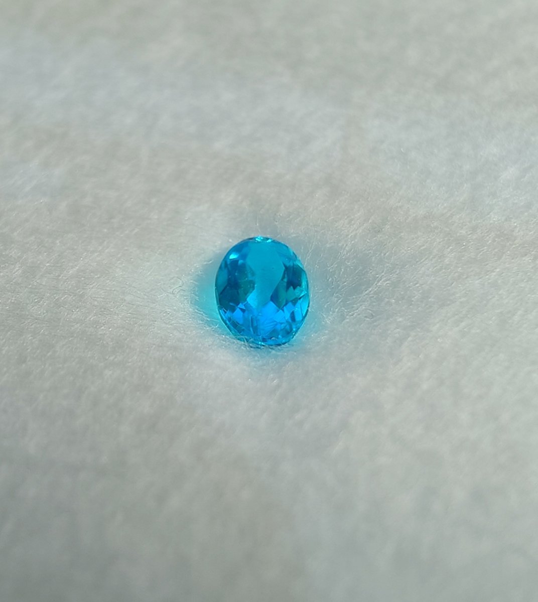 気持ちを切り替えて、パライバの話をば。
本日、陽光の影にて。

このネオンブルーに気づけば永く、沼り続けています🫠