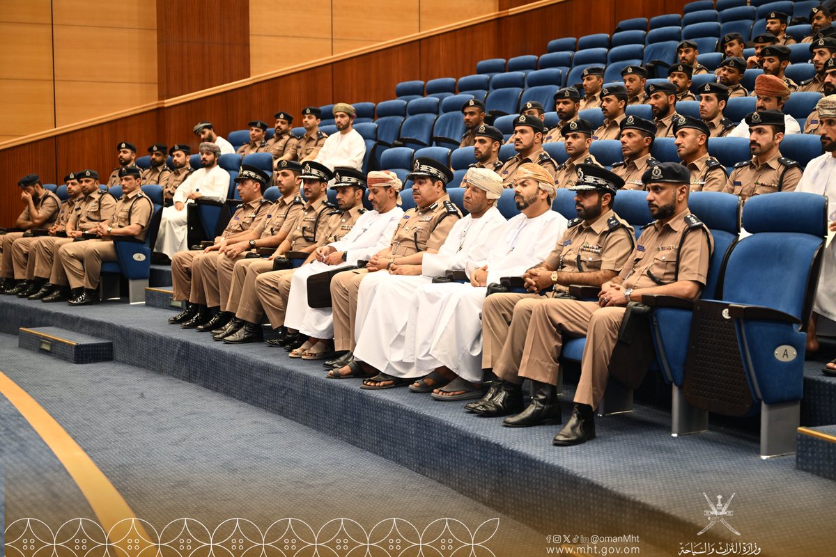 OmanMHT's tweet photo. نفذت الوزارة ورشة عمل تخصصية حول التعريف بالممتلكات الثقافية ومكافحة الاتجار غير المشروع بها بالتعاون مع شرطة عمان السلطانية، وذلك في إطار تعزيز الوعي وبناء القدرات لدى العاملين في المنافذ الحدودية إلى جانب إقامة معرض مصاحب يضم نماذج من الممتلكات الثقافية.
#تراث_وسياحة https://t.co/thDuexhxSI