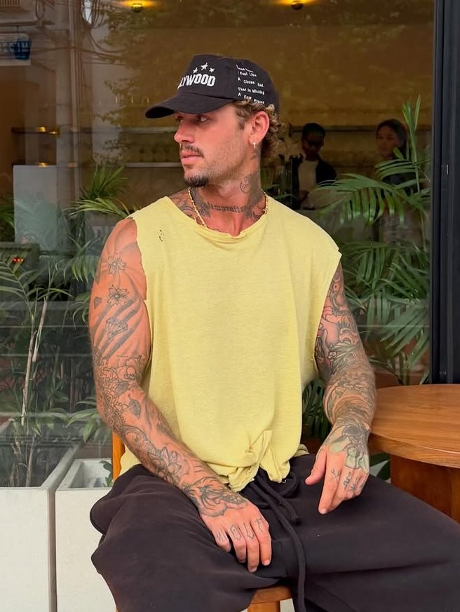 lovsdilfs's tweet image. such a snack