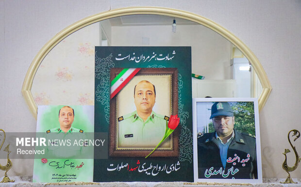 مامور پلیسی که با زبون روزه ۵۸ ضربه چاقو خورد و شـ ـهید شد.
اما پای دین و کشورش ایستاد
واقعا شـ..ـهادت هنر مردان خداست.
#عملیات_تروریستی_۱۸دی
#January8TerroristAttack